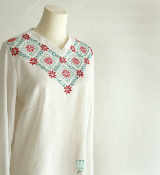 Full sleeves Linen white shirt with turquoise and fuchsia embroidery