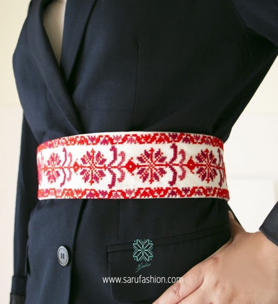 Royal waist off-white and red belt with flower pot motif